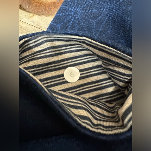 Lululemon Wunder Under Crop II Sashico Star Rugged Blue Size: 6 - Picture 3 of 4